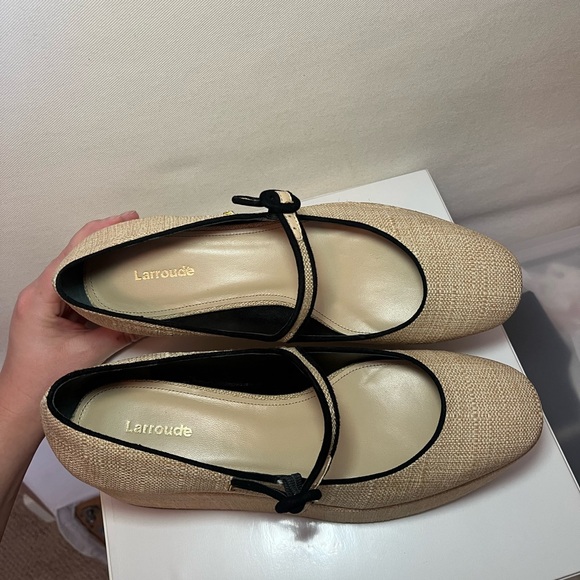 Elegant Larroudé Mary Jane Shoes - Picture 3 of 6